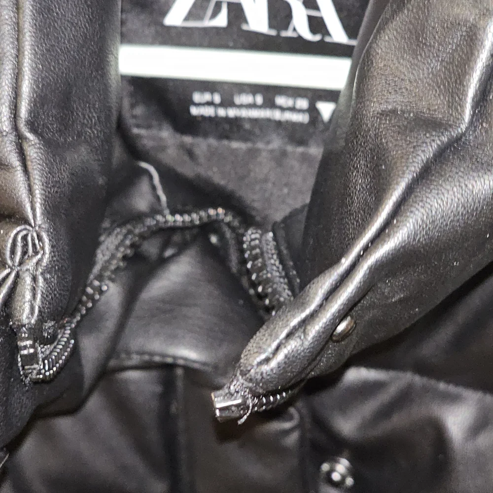 Zara Womens Black Faux Leather Cropped Puffer Vest Sz Small Excellent Like New - Picture 3 of 4